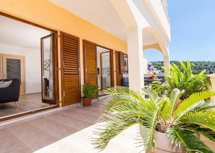 Tom * トロギール