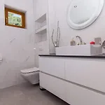 Apartment Tom