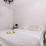 Tom Apartment *